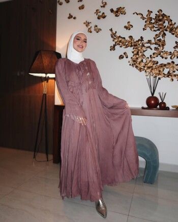 شاهد .. إذا كنت محجبة.. إليك هذه طرق لتنسيق إطلالاتك الربيعية