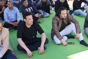 شاهد .. وداع مؤثر لزوجة نضال الشافعي.. حضور فني واسع في جنازة هند عبد الحليم - بالصور