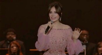 شاهد .. آمال ماهر تتألق في "ليلة دايم السيف" وتبهر الجمهور بإحساسها الخليجي - بالصور