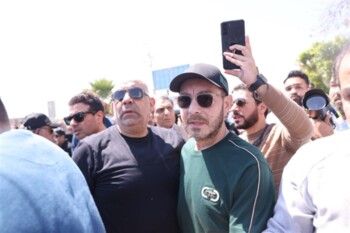 شاهد .. وداع مؤثر لزوجة نضال الشافعي.. حضور فني واسع في جنازة هند عبد الحليم - بالصور