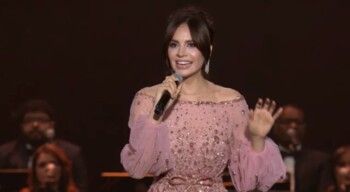 شاهد .. آمال ماهر تتألق في "ليلة دايم السيف" وتبهر الجمهور بإحساسها الخليجي - بالصور