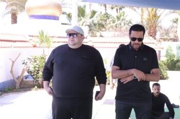 شاهد .. وداع مؤثر لزوجة نضال الشافعي.. حضور فني واسع في جنازة هند عبد الحليم - بالصور