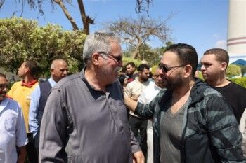 شاهد .. وداع مؤثر لزوجة نضال الشافعي.. حضور فني واسع في جنازة هند عبد الحليم - بالصور