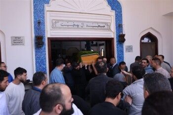 شاهد .. وداع مؤثر لزوجة نضال الشافعي.. حضور فني واسع في جنازة هند عبد الحليم - بالصور