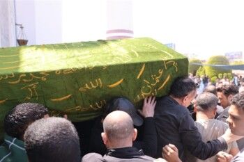 شاهد .. وداع مؤثر لزوجة نضال الشافعي.. حضور فني واسع في جنازة هند عبد الحليم - بالصور