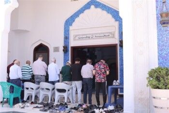 شاهد .. وداع مؤثر لزوجة نضال الشافعي.. حضور فني واسع في جنازة هند عبد الحليم - بالصور