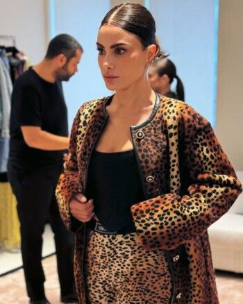 شاهد .. سعر خيالي لإطلالة صبا مبارك بنقشة النمر من توقيع Versace