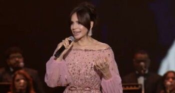 شاهد .. آمال ماهر تتألق في "ليلة دايم السيف" وتبهر الجمهور بإحساسها الخليجي - بالصور