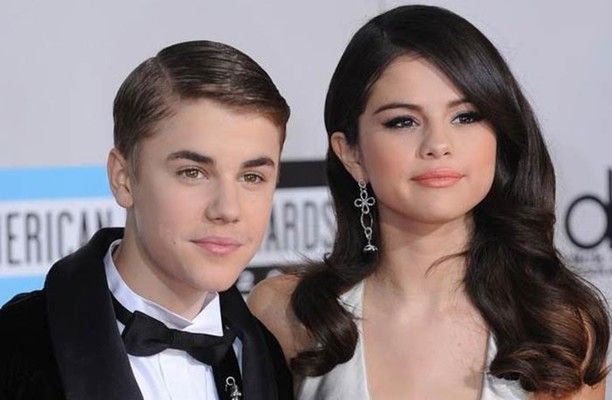 شاهد .. جاستن بيبر يسخر من حبيبته السابقة سيلينا غوميز