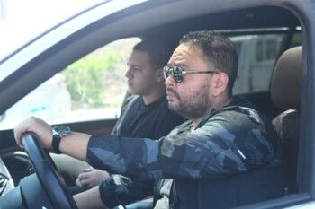 شاهد .. وداع مؤثر لزوجة نضال الشافعي.. حضور فني واسع في جنازة هند عبد الحليم - بالصور