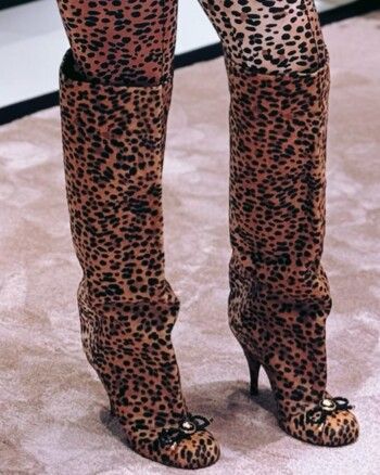 شاهد .. سعر خيالي لإطلالة صبا مبارك بنقشة النمر من توقيع Versace