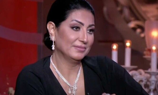 شاهد .. وفاء عامر تبكي بشدة في جنازة زوجة نضال الشافعي وتتصدر الترند