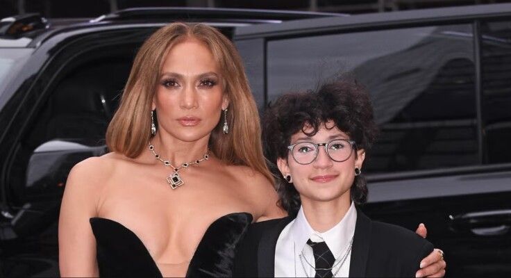 شاهد .. إبنة جينيفر لوبيز تختار إطلالة ذكورية والجمهور يعلق (صور)