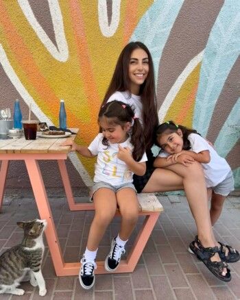 شاهد .. شقيقة ملكة جمال لبنان السابقة فاليري أبو شقرا تلفت الأنظار بجمالها.. هل تشبهها؟