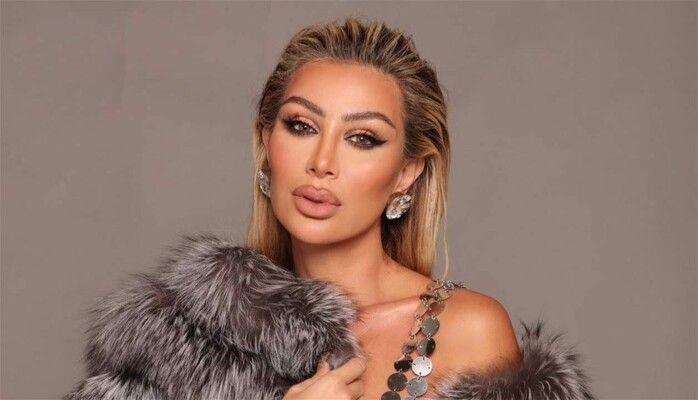 شاهد .. مايا دياب تضج أنوثة وجمال تسحر الجمهور بإطلالة جلد لامعة