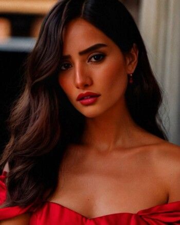 شاهد .. زينة تحدث جدلا بتعليق غامض.. ما القصة؟