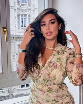 شاهد .. فخامة وأناقة ساعات يد ياسمين صبري في كل إطلالة تعكس ذوقها الرفيع