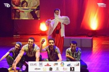 شاهد .. المرأة تتصدر المشهد في اليوم الأول من مهرجان الفضاءات المسرحية المتعددة