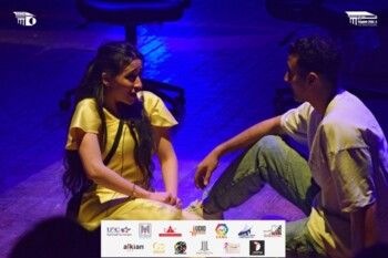 شاهد .. المرأة تتصدر المشهد في اليوم الأول من مهرجان الفضاءات المسرحية المتعددة