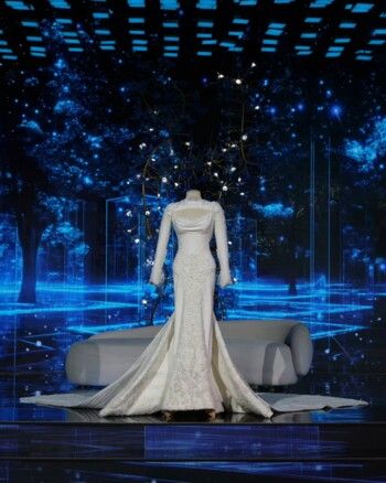 شاهد .. حفل زفاف آل سعود: فستان العروس من Versace والديكورات خيالية (صور)