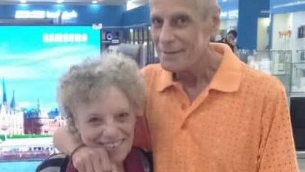 شاهد .. وفاة المخرج مصطفى درويش زوج الفنانة عارفة عبد الرسول