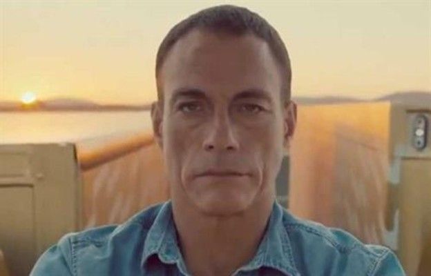 شاهد .. بعد إتهام جان كلود فان دام بالإتجار بالبشر والدعـ ارة .. محاميه يرد