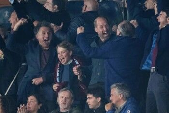 شاهد .. صور تجمع الترقب والحماس للأمير ويليام مع إبنه بهذه المناسبة