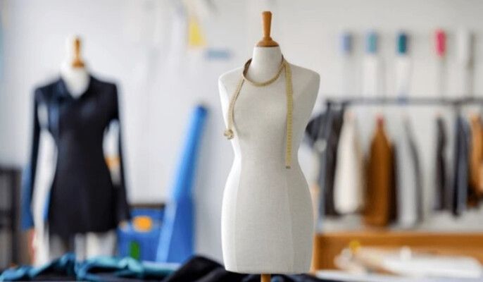 شاهد .. عملية تجميل تنتهي بمأساة.. وفاة مصممة أزياء عربية