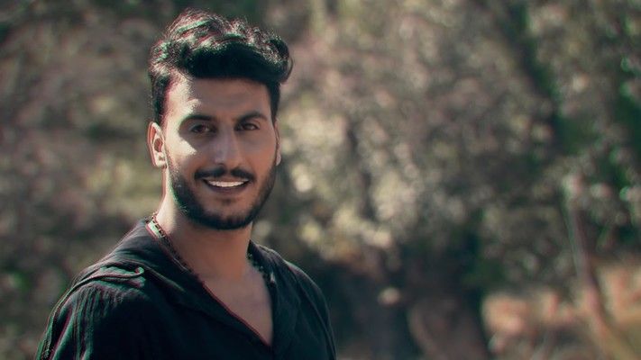 شاهد .. مراد حلمي يطلق أغنية "روح وانساني" بلمسة عاطفية هادئة - بالفيديو