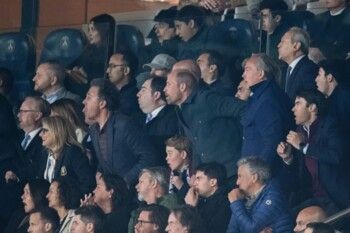 شاهد .. صور تجمع الترقب والحماس للأمير ويليام مع إبنه بهذه المناسبة