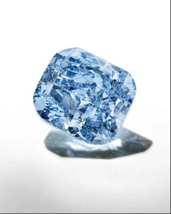 شاهد .. أكبر معرض للألماس النادر في أبوظبي.. وهذه قيمة الأحجار الكريمة