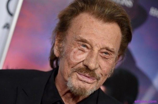 شاهد .. صورة نادرة لحفيد مغني الروك الفرنسي جوني هاليداي