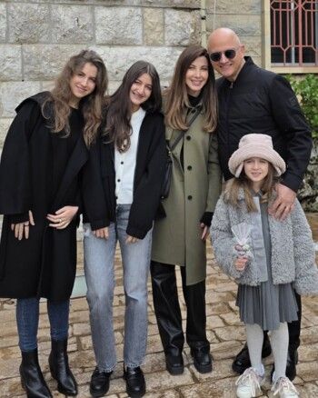 شاهد .. نانسي عجرم تطل بصورة عائلية