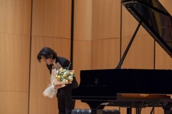 شاهد .. مهرجان أبو ظبي يقدّم عازف البيانو العالمي يونشان ليم لأول مرة في العالم العربي