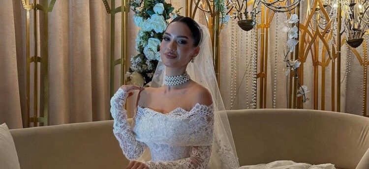 شاهد .. تعليق ساخر من عارضة الأزياء التونسية على إرتدائها فستان زفاف نارين بيوتي نفسه