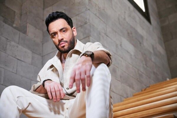 شاهد .. "مش مجرد حب".. إليكم أحدث أعمال رامي جمال الفنية