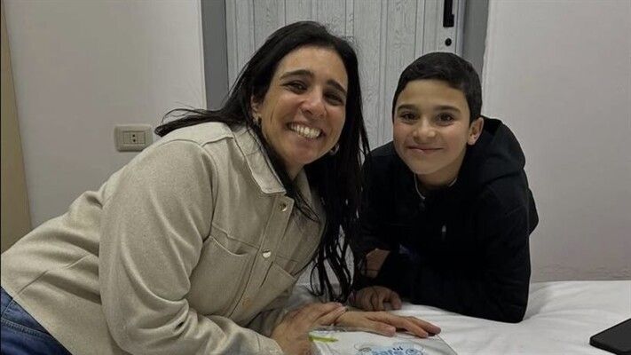 شاهد .. المعالجة النفسية سارة عزيز : سعيت أن لا يتأذى الطفل علي البيلي في كواليس " لام شمسية "