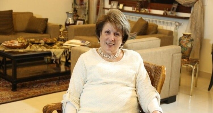 شاهد .. شيراز فرحات شبيب تروي عجيبة شفاء "ماما روزا"...وما علاقة القديس بادري بيو؟