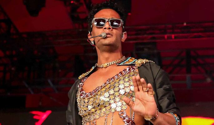 شاهد .. محمد رمضان يرد على جدل إطلالته في "كوتشيلا" بطريقته الخاصة!