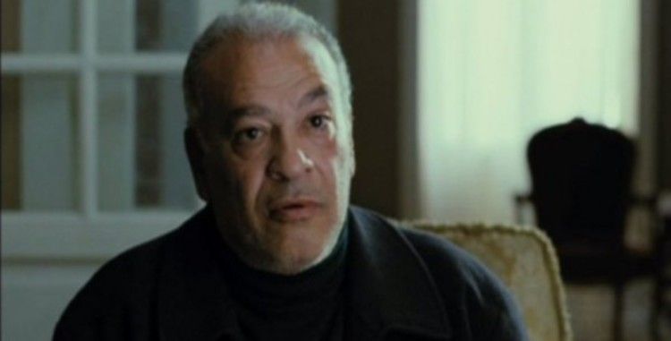 شاهد .. إنهيار صلاح عبد الله في جنازة سليمان عيد