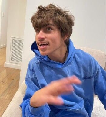 شاهد .. كولين فاريل يتخلى عن إبنه الذي يعاني من "إعاقة" .. إليكم التفاصيل