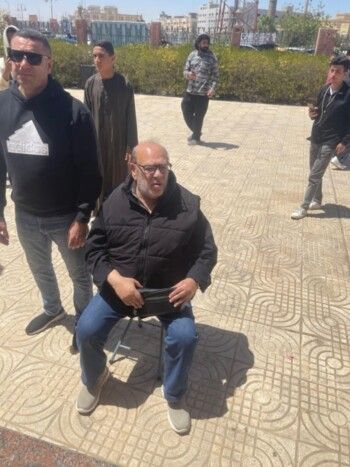 شاهد .. إنهيار صلاح عبد الله في جنازة سليمان عيد