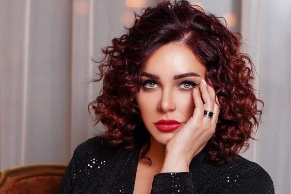 شاهد .. صورة قسيمة زواج بشار الأسد وسلاف فواخرجي تنتشر.. وهكذا علقت الأخيرة