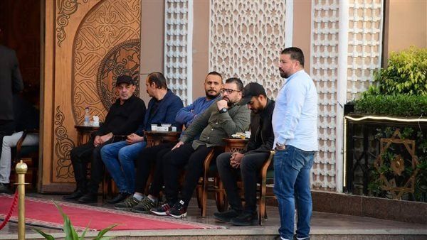 بدء عزاء الفنان سليمان عيد بـ مسجد الشرطة بالشيخ زايد (صور)