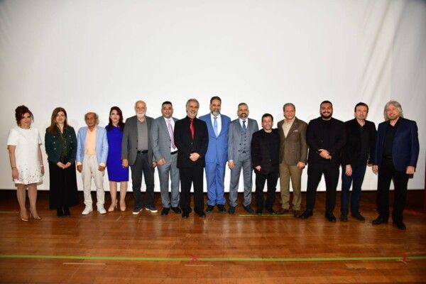 شاهد .. " تحويطة مودرن سكول TMS " تكرّم عماد الأشقر وجان بو جدعون وفريد بو سعيد ومحمد فرحات في مهرجان الزهور