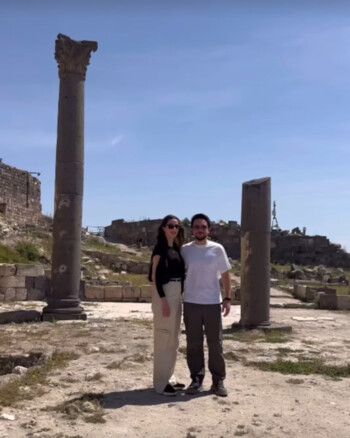 شاهد .. الأمير الحسين والأميرة رجوة يستمتعان برحلة ربيعية وبأجواء لافتة