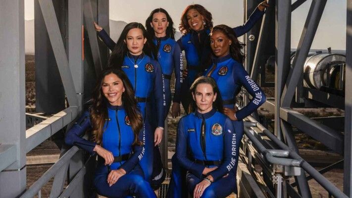 شاهد .. رحلة كاتي بيري وغايل كينغ إلى الفضاء "مزيفة" .. إليكم التفاصيل