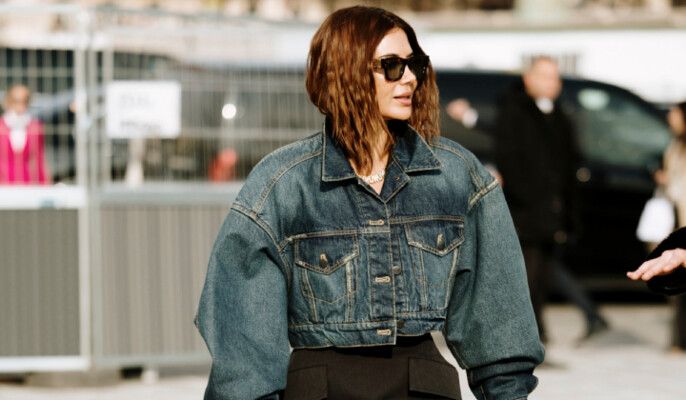 شاهد .. الجاكيت الجينز.. قطعة أساسية لا تغيب عن الموضة وضرورية في كل موسم