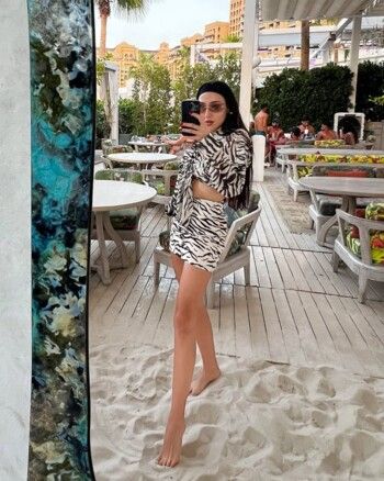 شاهد .. جيسي عبدو تستمتع بوقت صيفي رائع على الشاطئ في دبي