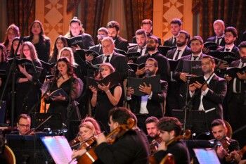 شاهد .. هبة القواس تجمع نواف سلام وكبار الشخصيات في ليلة موسيقية استثنائية بالسراي الحكومي